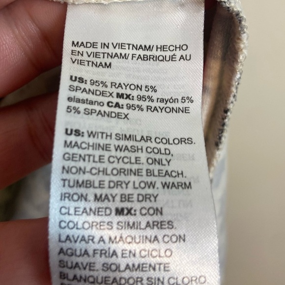 Chico’s Split Neck Tie Waist Pattern Comfy Short Sleeve Dress in Toasted Khaki - Picture 5 of 6